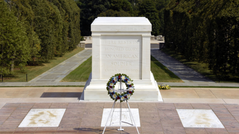 The Tomb of the Unknowns with wreath in front 