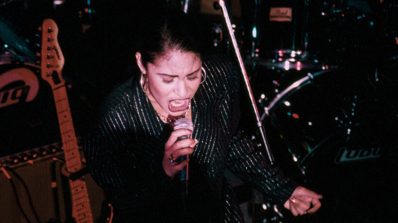 Selena performing in 1995