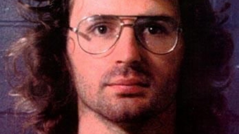 Cropped mugshot of David Koresh from 1987