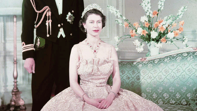 Cropped photo of Elizabeth II in 1950
