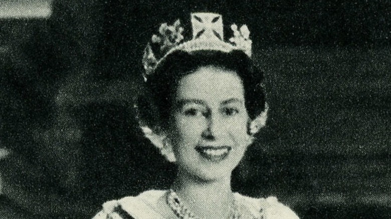 Elizabeth II wearing the George IV Diadem in 1963, https://creativecommons.org/licenses/by/2.0/