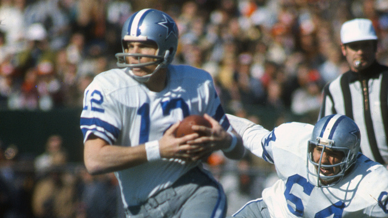 Roger Staubach scrambles with ball
