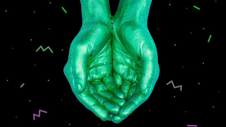 green hands alien