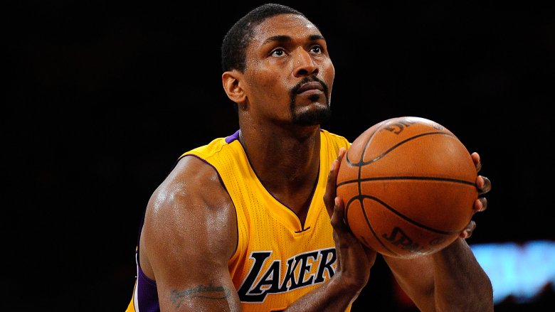 Metta World Peace shooting free throw