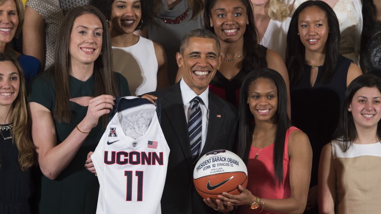 obama with uconn huskies 2016