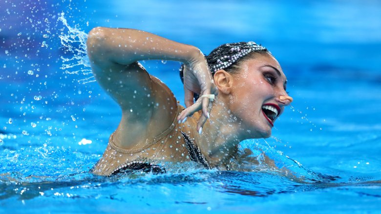 solo synchronized swimmer