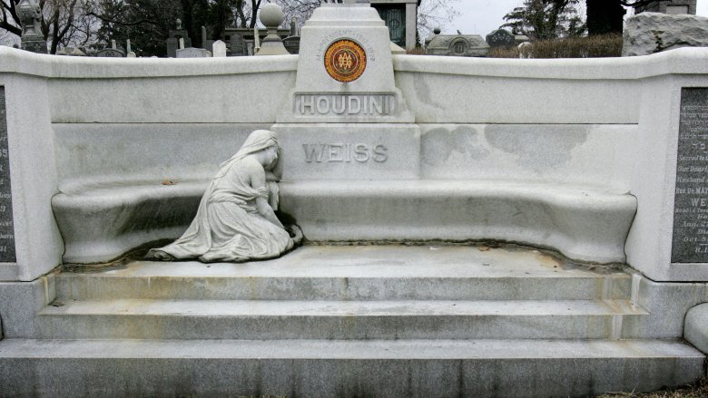 Houdini's grave