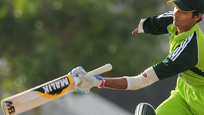 one-armed cricketer 