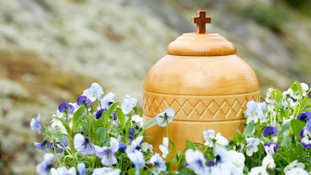 Cremation urn