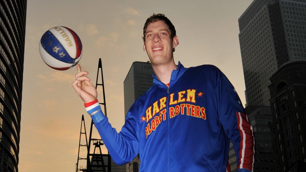 Paul 'Tiny' Sturgess, Harlem Globetrotters