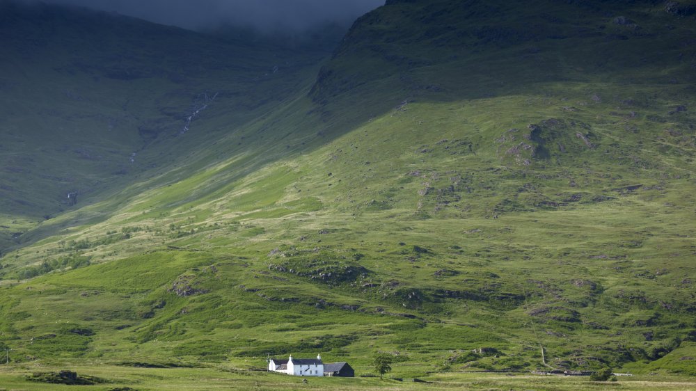 Farmhouse in the isle of Mull in Scotland where Ewen Maclaine haunts