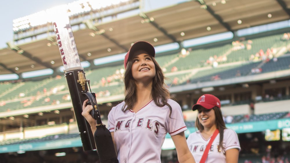 T-shirt cannon