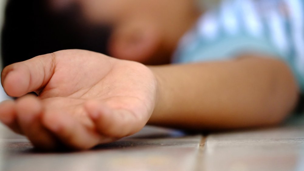 Close up of hand of unconscious person