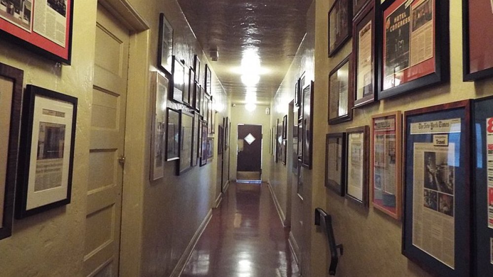 Hotel Congress hallway