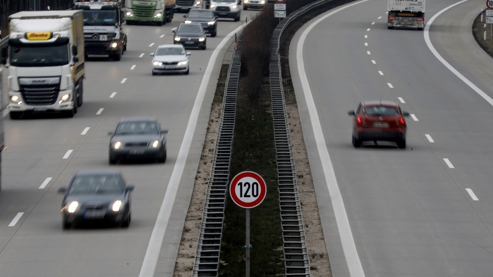 A road and a speed limit