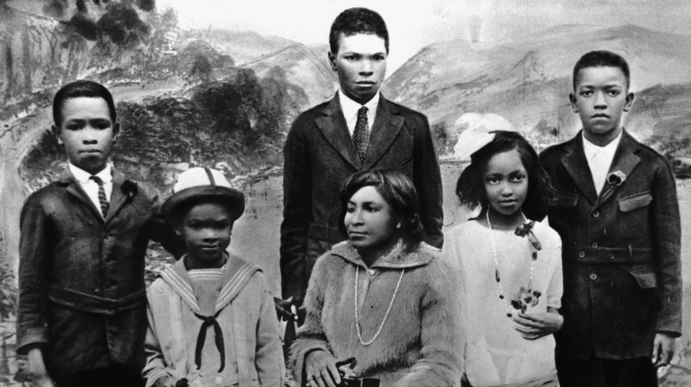 Jackie Robinson and family 1925