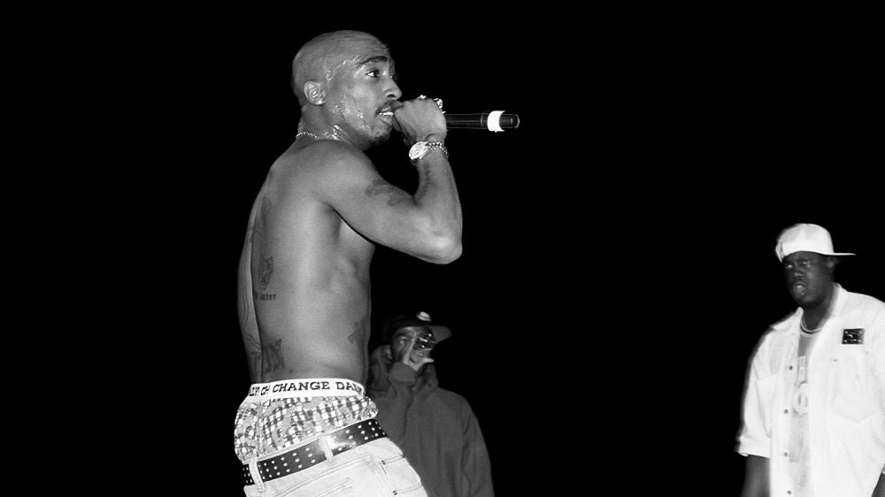 Tupac Shakur in saggy jeans