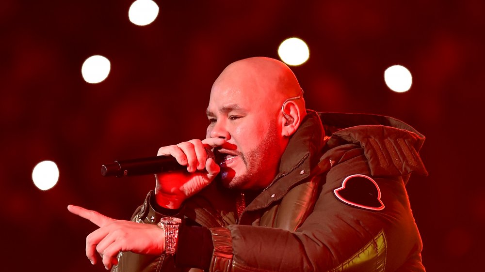 A profile shot of rapper Fat Joe performing