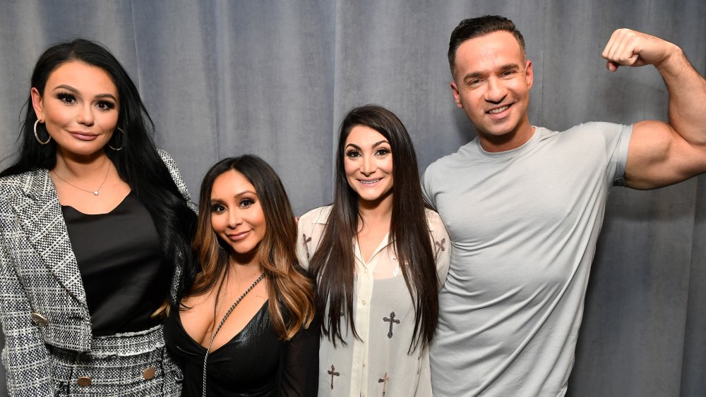 Cast members of Jersey Shore pose for a photo