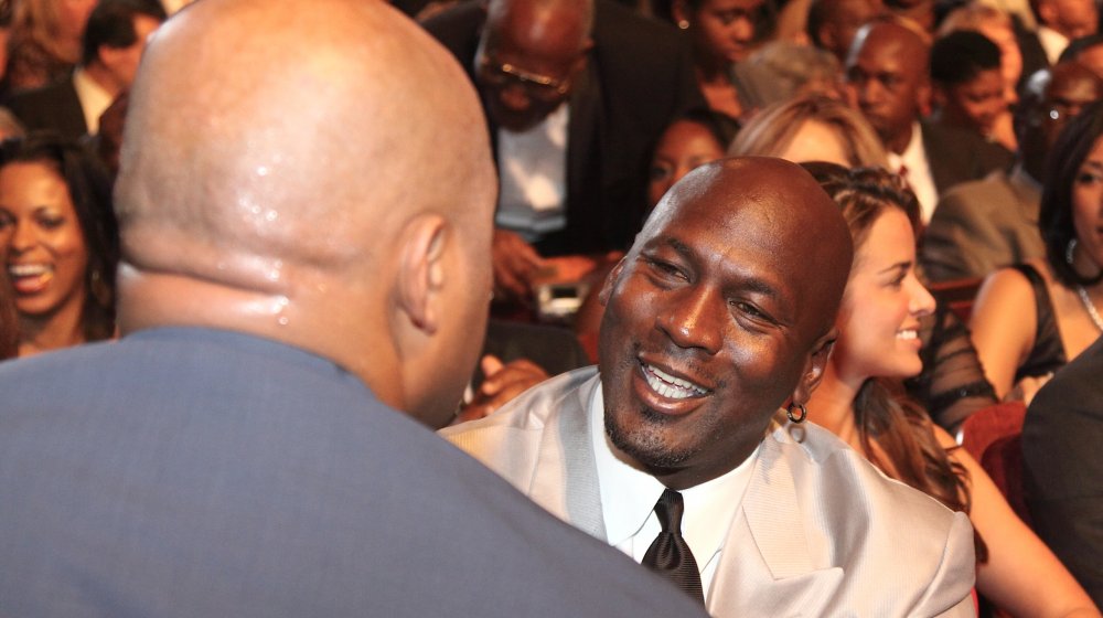 Charles Barkley talks with Michael Jordan