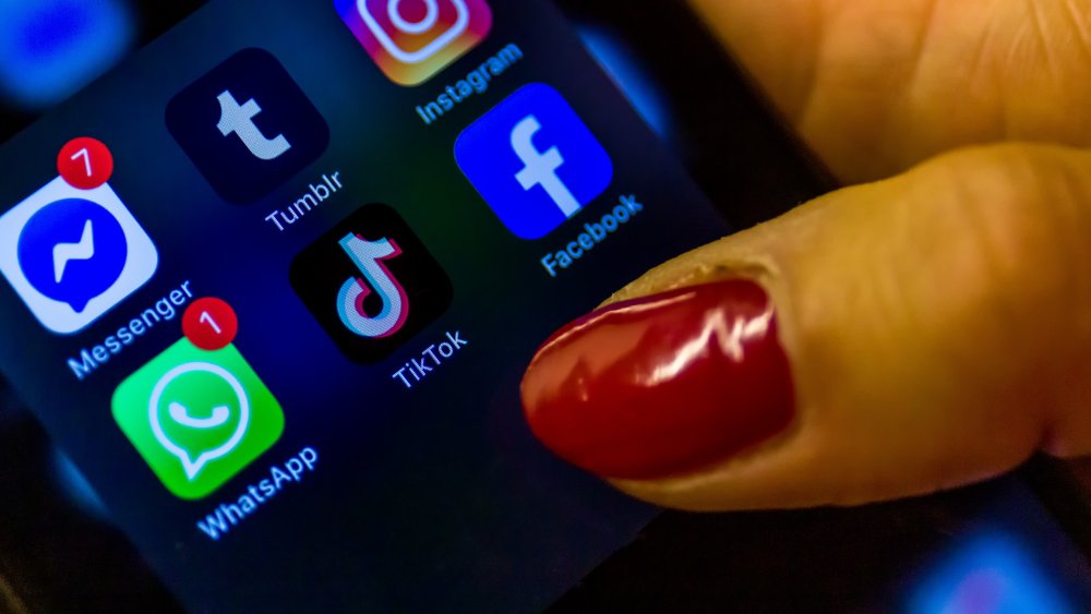 cell phone, social media, facebook, instagram, What'sApp, TikTok