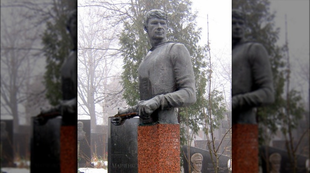 Vladimir Smirnov statue
