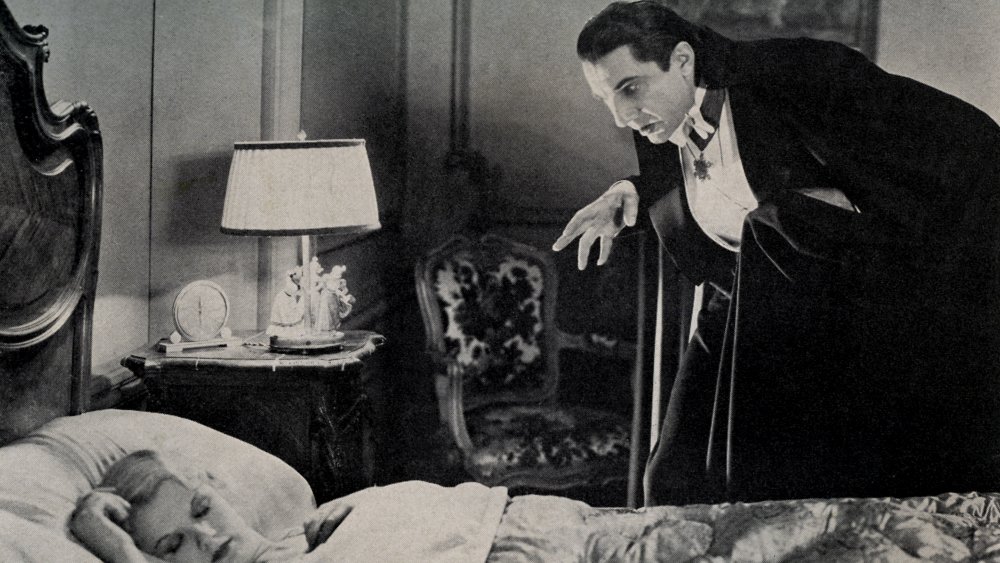 Bela Lugosi as Count Dracula and Frances Dade as Lucy. 