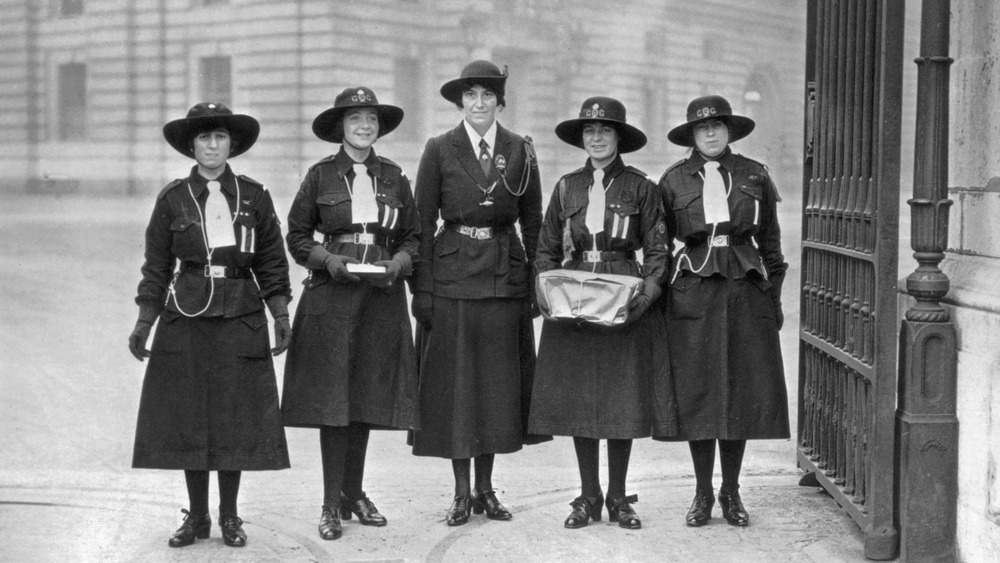Girl Guides at Buckingham Palace in 1922