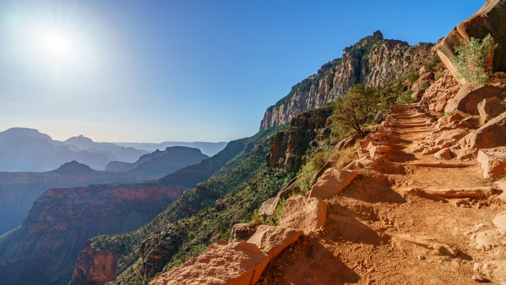 grand canyon hiking trail