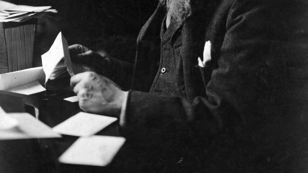 Victorian man opening letter