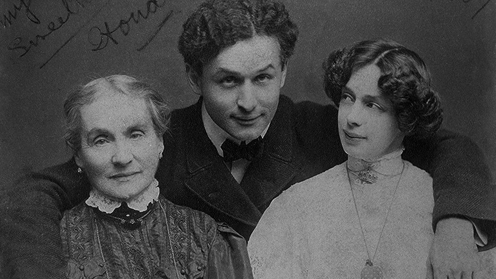 Harry Houdini, with his wife Beatrice and mother Cecilia Steiner Weiss