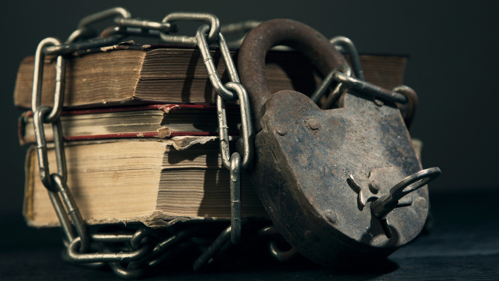 Books in chains