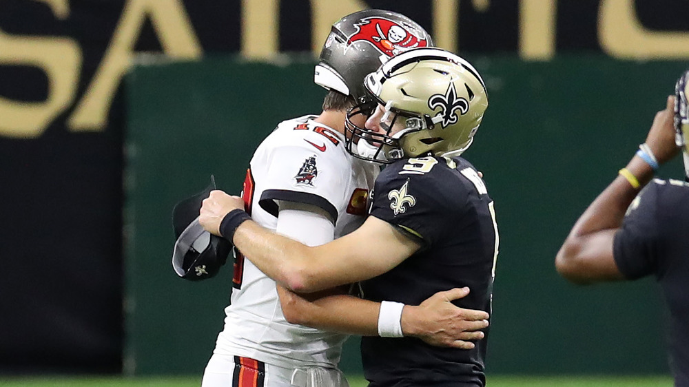 QBs Brees and Brady hugging