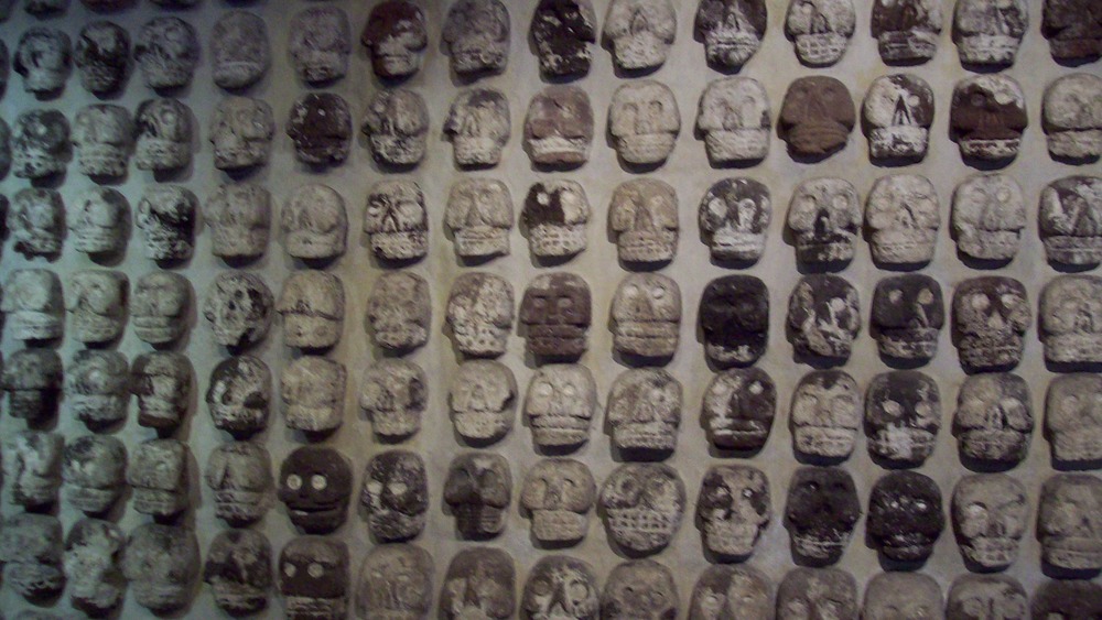 Tzompontli skull rack in Museo del Templo Mayor