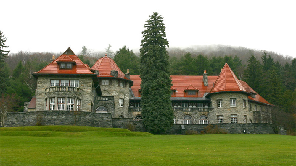 Everett Mansion and grounds