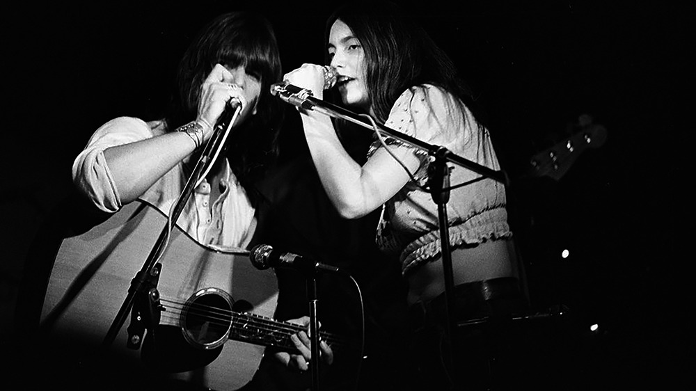 Gram Parsons and Emmylou Harris performing