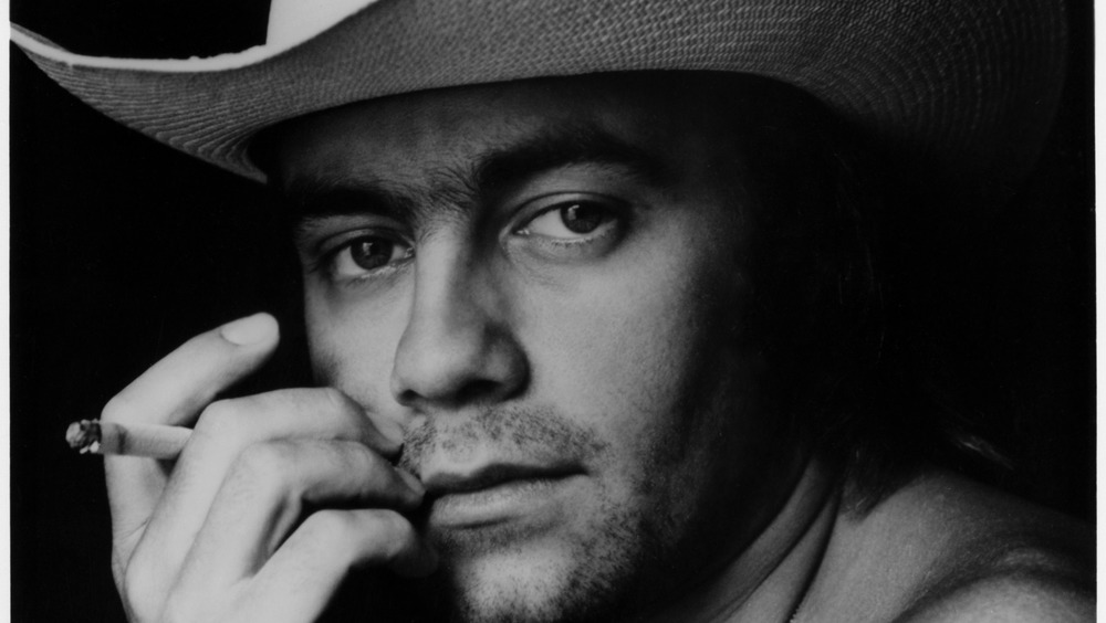 Bernie Taupin posing in 1977