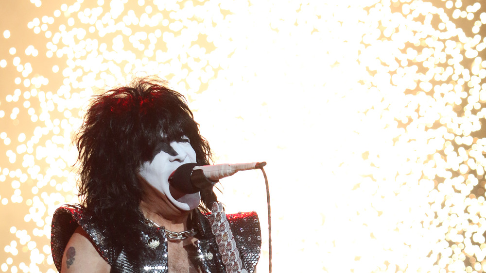 Paul Stanley singing