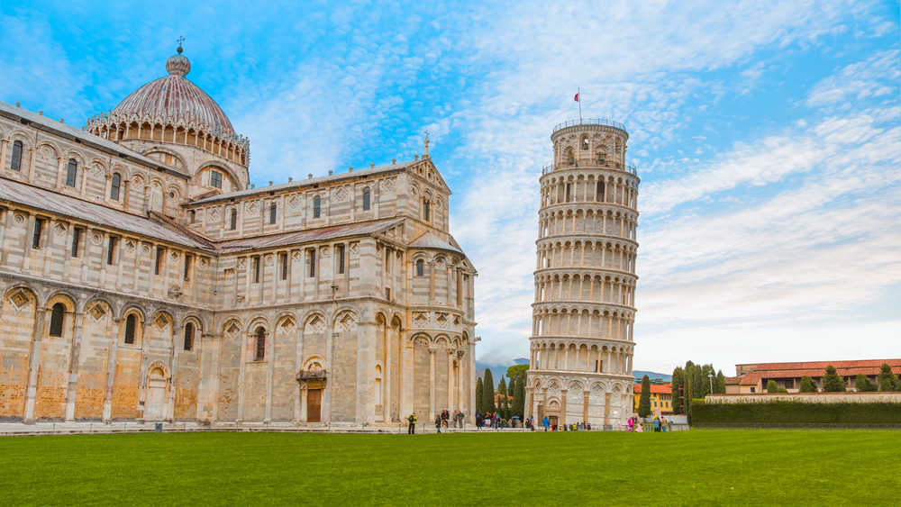 Leaning Tower with tourists