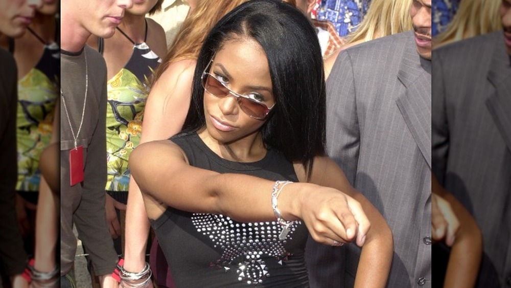Aaliyah wearing sunglasses