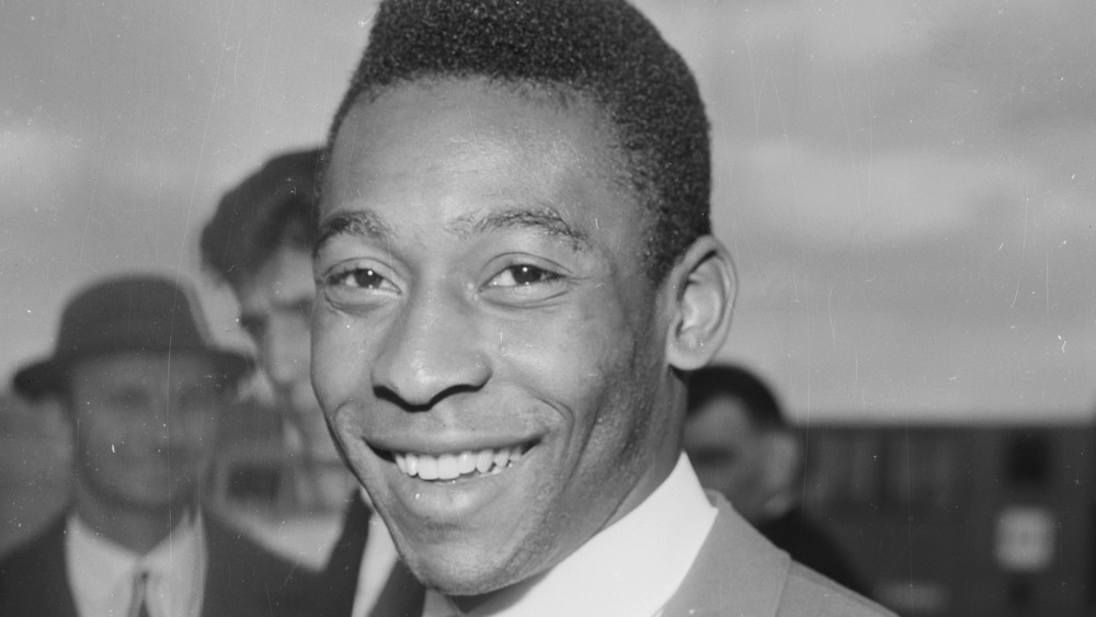 Pelé in suit smiling