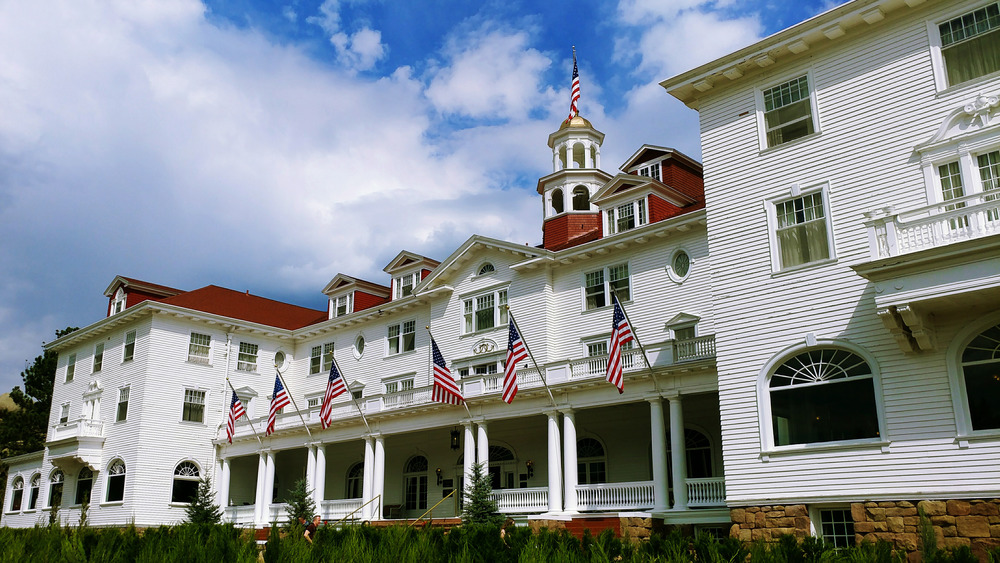 Exterior of Stanley Hotel under blue sky