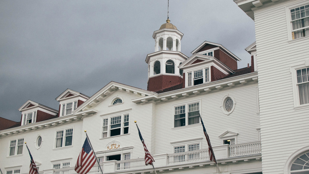 Exterior of Stanley Hotel, with gray sky