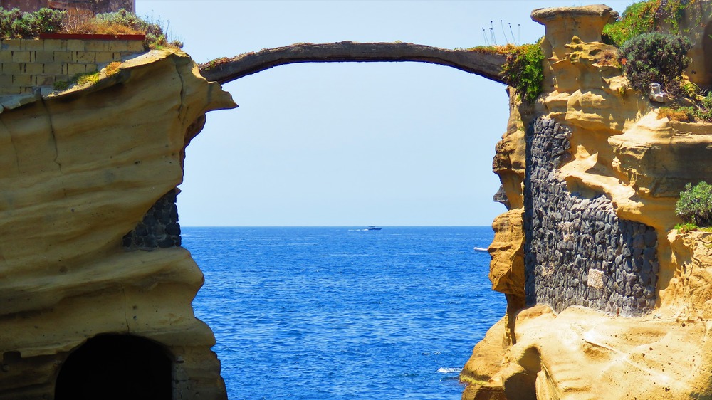 bridge on gaiola island