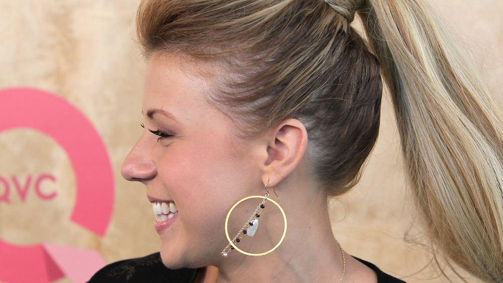 Jodie Sweetin in profile with ponytail