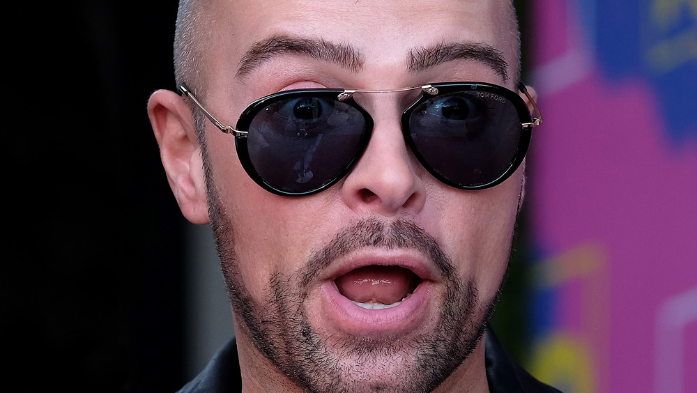 Joey Lawrence making a goofy face