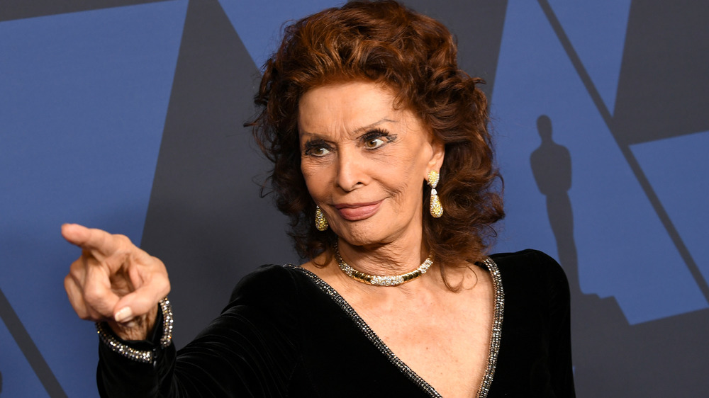 Sophia Loren pointing finger