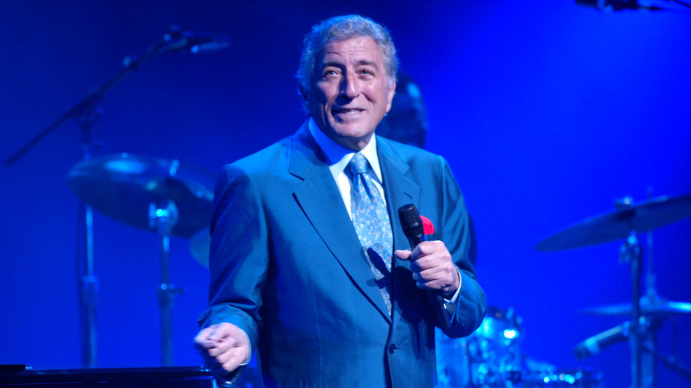 Tony Bennet performing in 2002