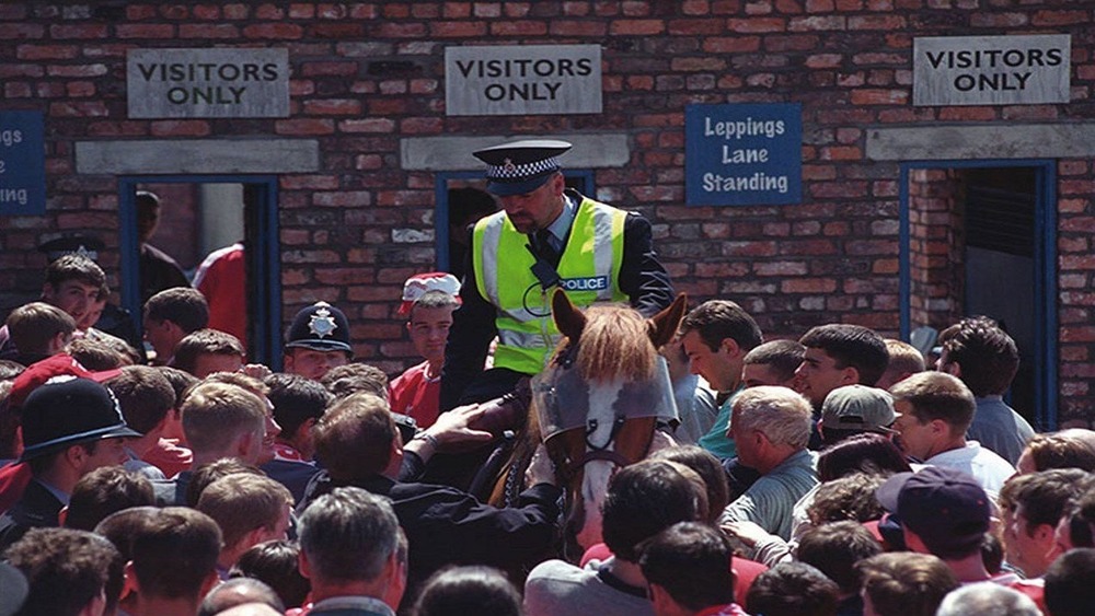 Screenshot from the 1996 movie showing a dramatization of the crowd outside the stadium