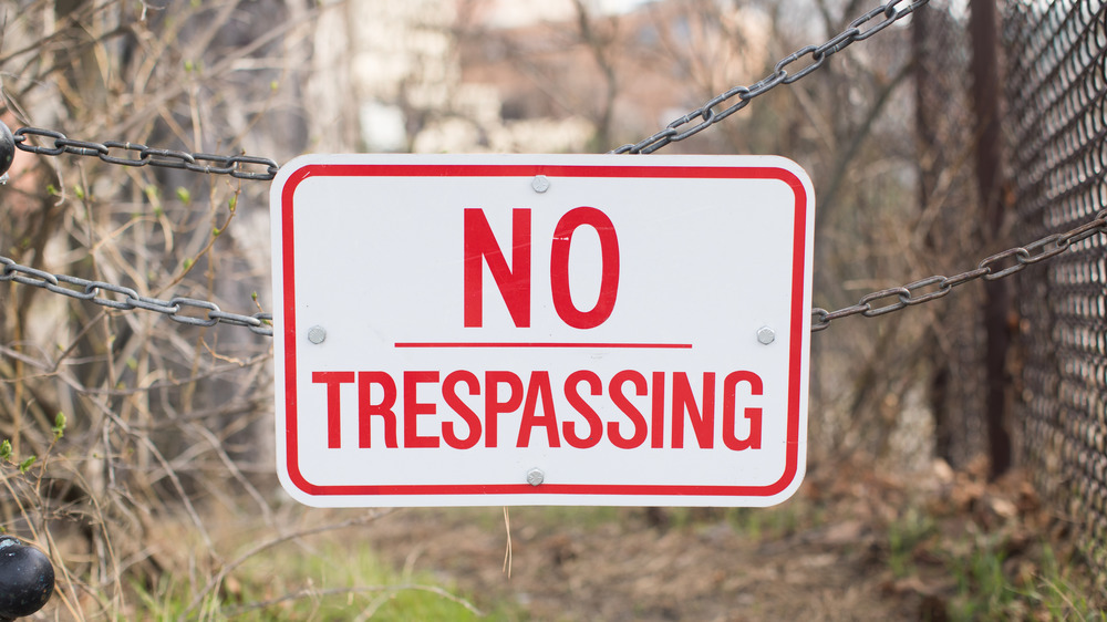 No trespassing sign